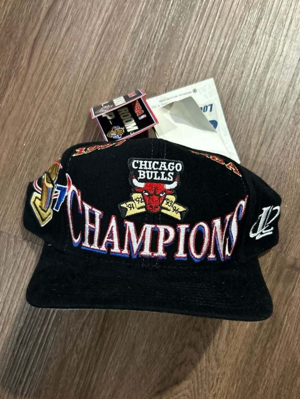 Vintage NWT 1997 Chicago Bulls NBA Champions Locker Room Snapback Hat